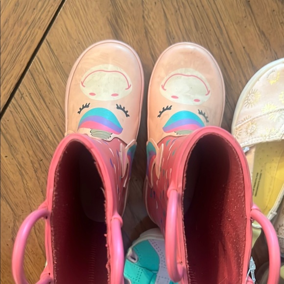 7 pairs of little girl shoes - Picture 6 of 8